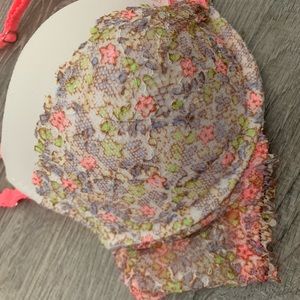 Like New Victoria Secret Padded Demi Bra
